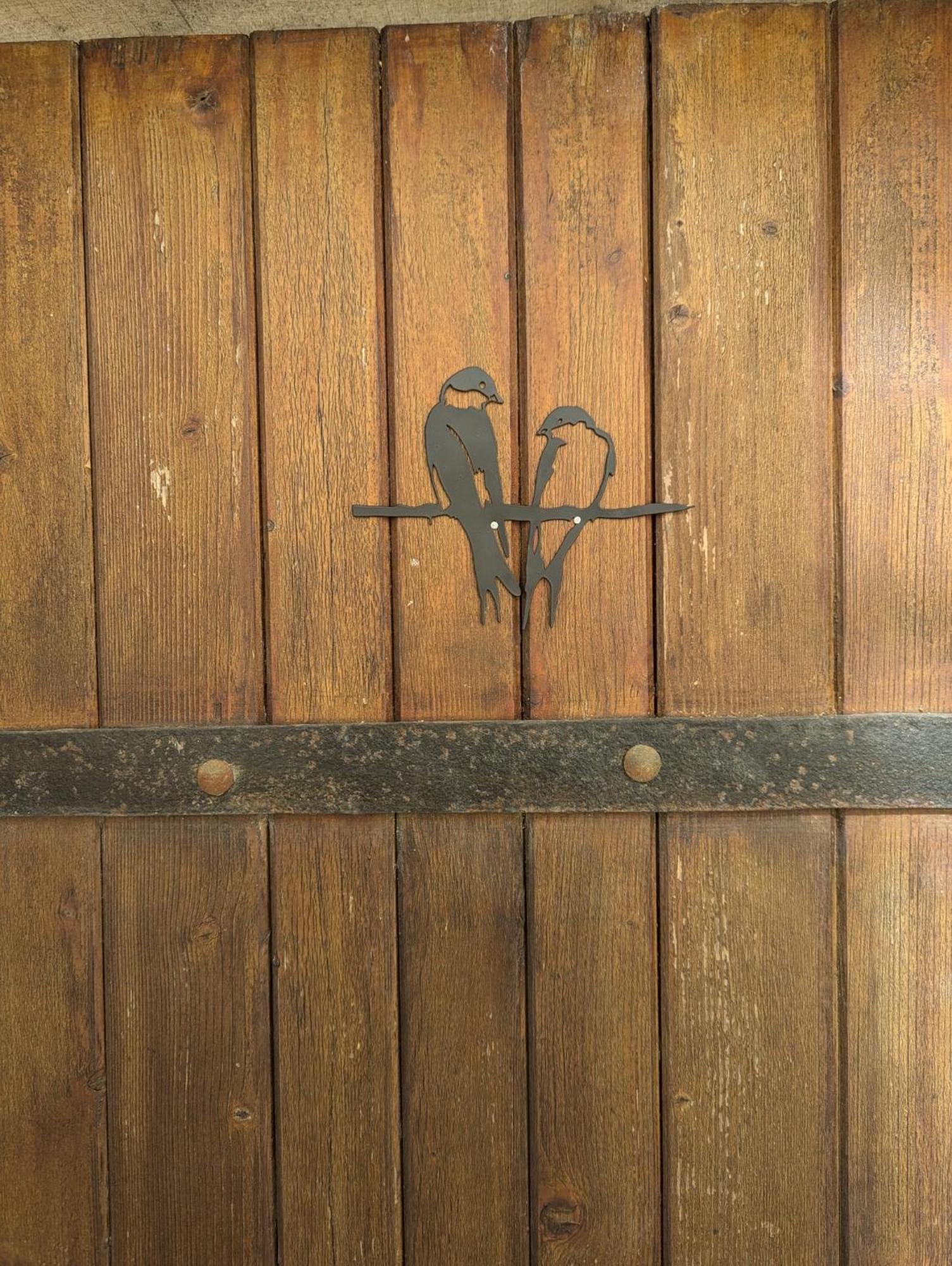 Des Hirondelles , Au Pied Du Chateau